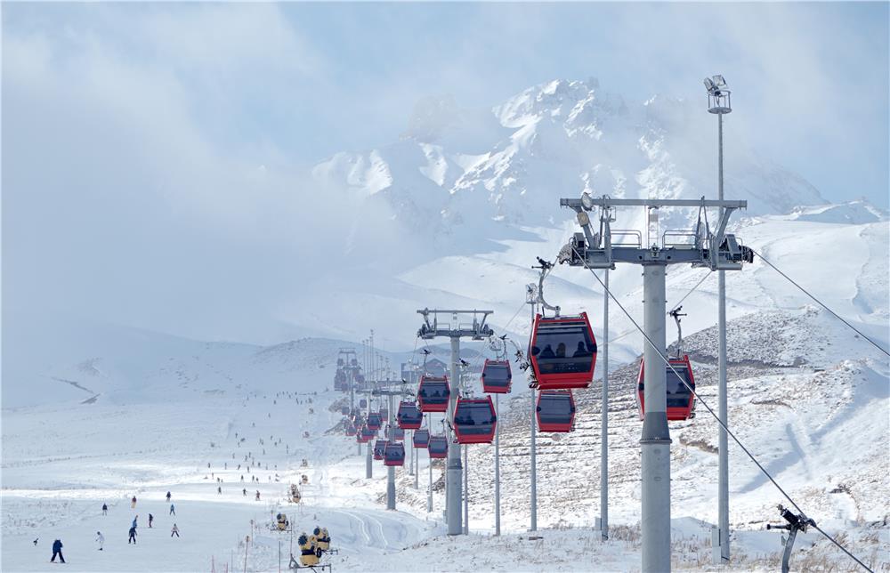 Sezonu açan Erciyes’te hafta sonu kalabalığı