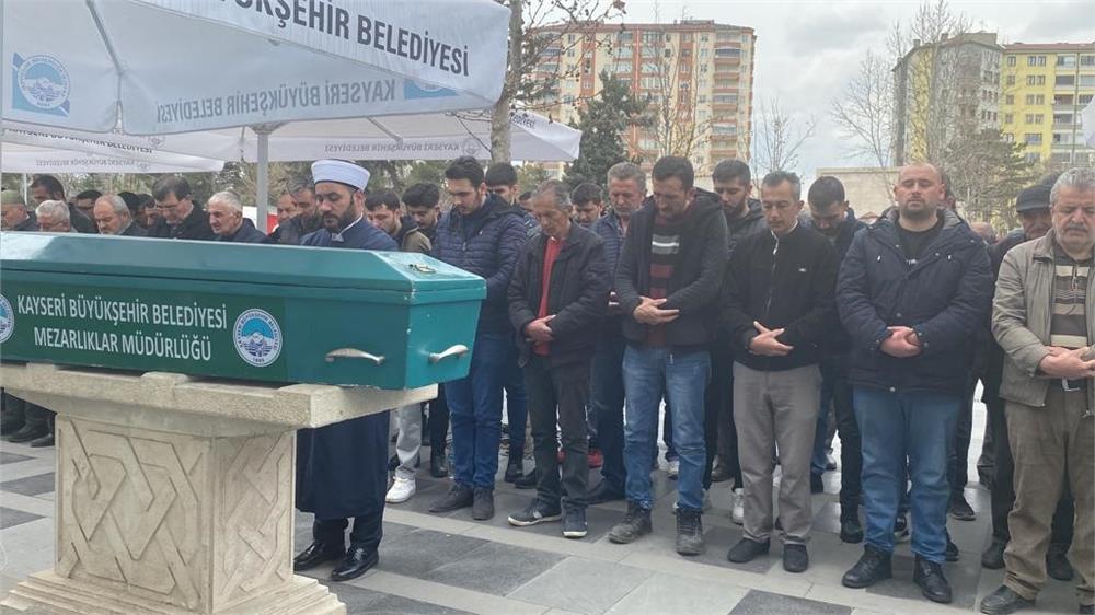 Cinayete kurban giden taksi şoförü toprağa verildi Cinayete kurban giden taksi şoförü toprağa verildi