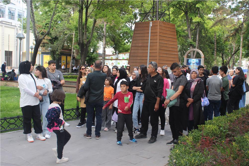 Depremzede öğrenciler Kayseri’yi gezdi Depremzede öğrenciler Kayseri’yi gezdi