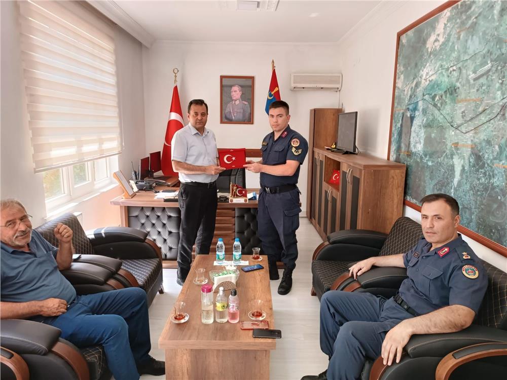 Ali Yavuz Astsubay Serkan Karakaya'yı ziyaret etti Ali Yavuz Astsubay Serkan Karakaya'yı ziyaret etti