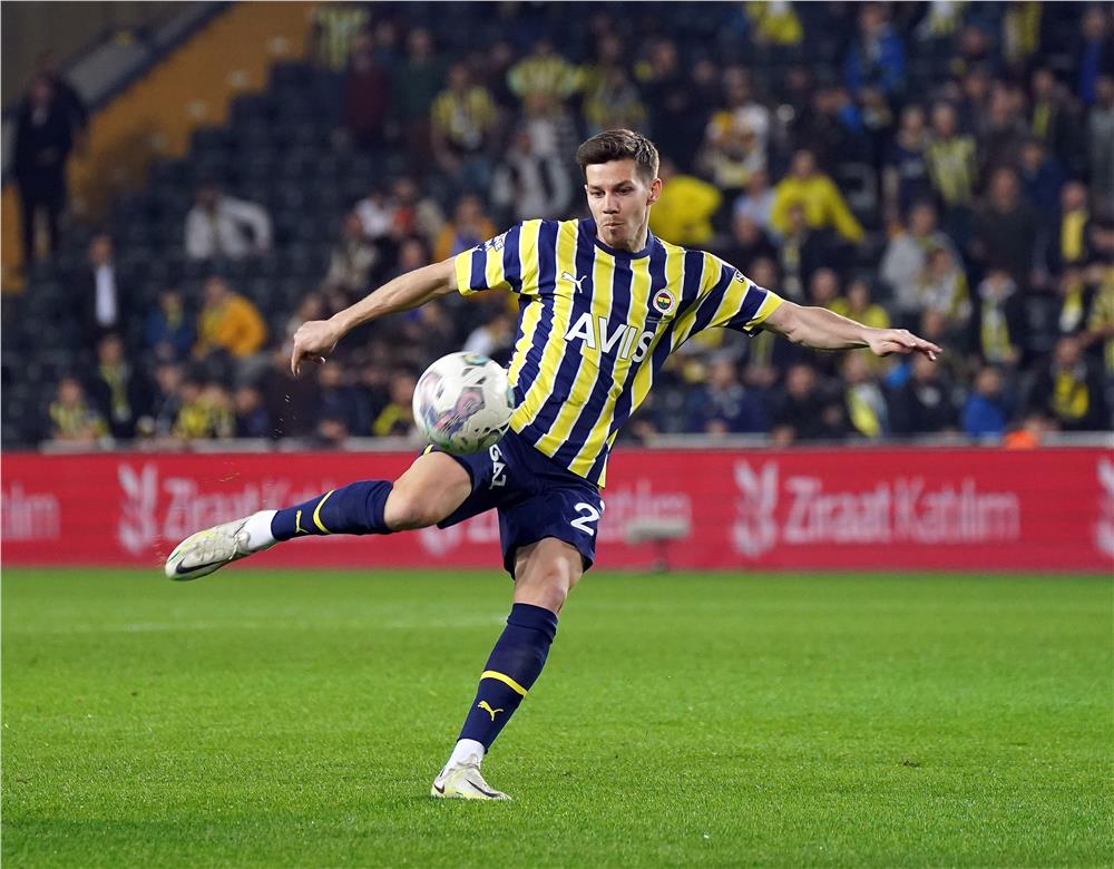 Fenerbahçe, Sloven oyuncu Miha Zajc ile 3 yıllık yeni sözleşme imzaladı. Fenerbahçe, Sloven oyuncu Miha Zajc ile 3 yıllık yeni sözleşme imzaladı.