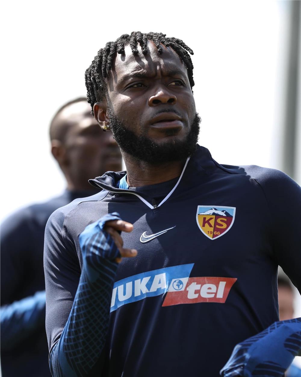 Kayserispor 2 futbolcu ile anlaştı Kayserispor 2 futbolcu ile anlaştı