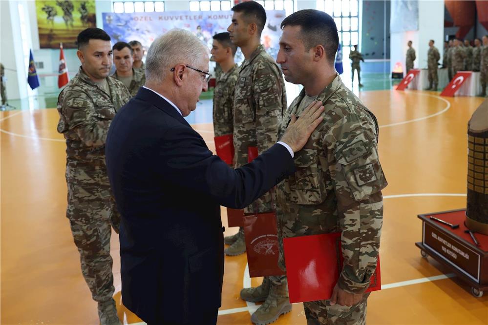 Bakan Güler, Özel Kuvvetler Komutanlığı'ndaki mezuniyet törenine katıldı