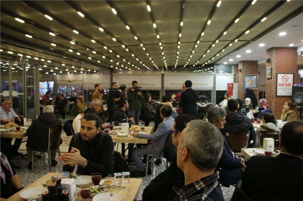 Depremzede öğretmenler yemekte buluştu