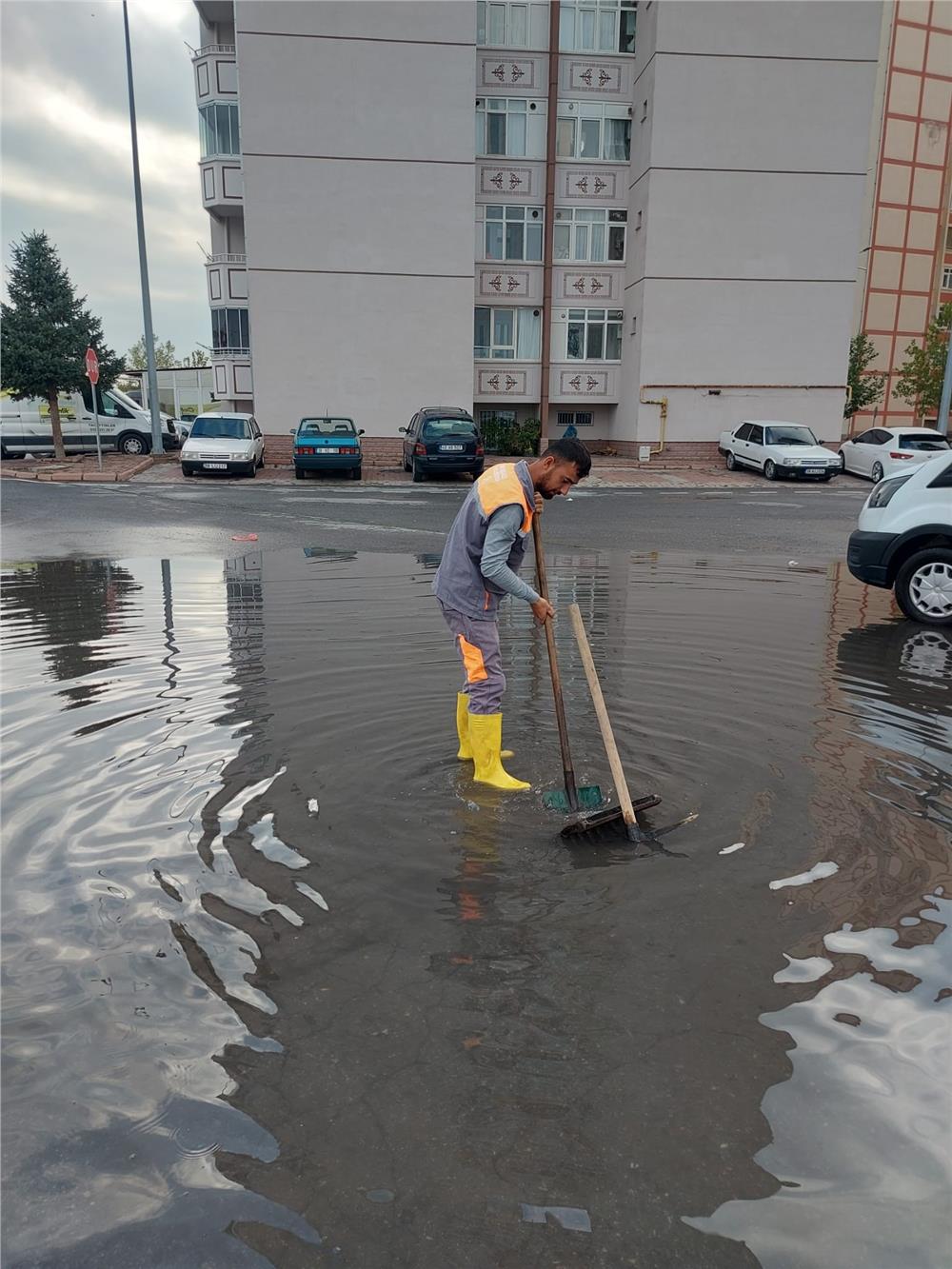 Yağış sonrası Melikgazi ekipleri sahada seferber oldu Yağış sonrası Melikgazi ekipleri sahada seferber oldu