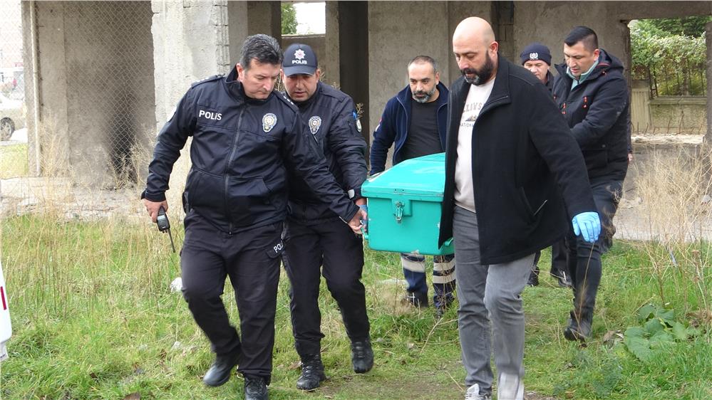 13 yaşındaki çocuk, okul arkadaşını inşaatın çatısında bıçaklayarak öldürdü 13 yaşındaki çocuk, okul arkadaşını inşaatın çatısında bıçaklayarak öldürdü
