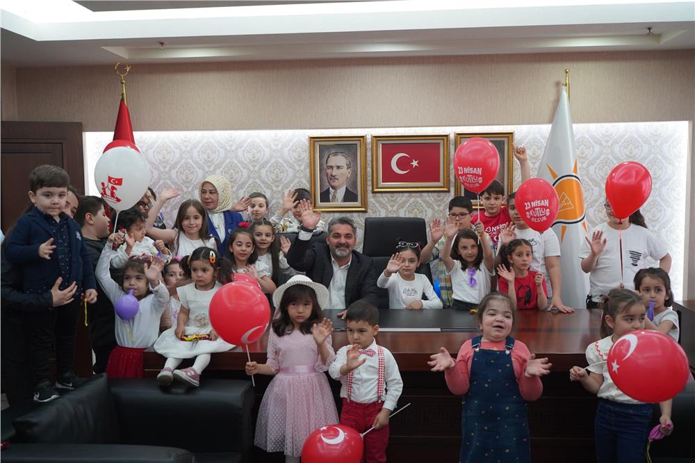 AK Parti Kayseri İl Başkanı Fatih Üzüm, Çocuklarla 23 Nisan Bayramında Bir Araya Geldi