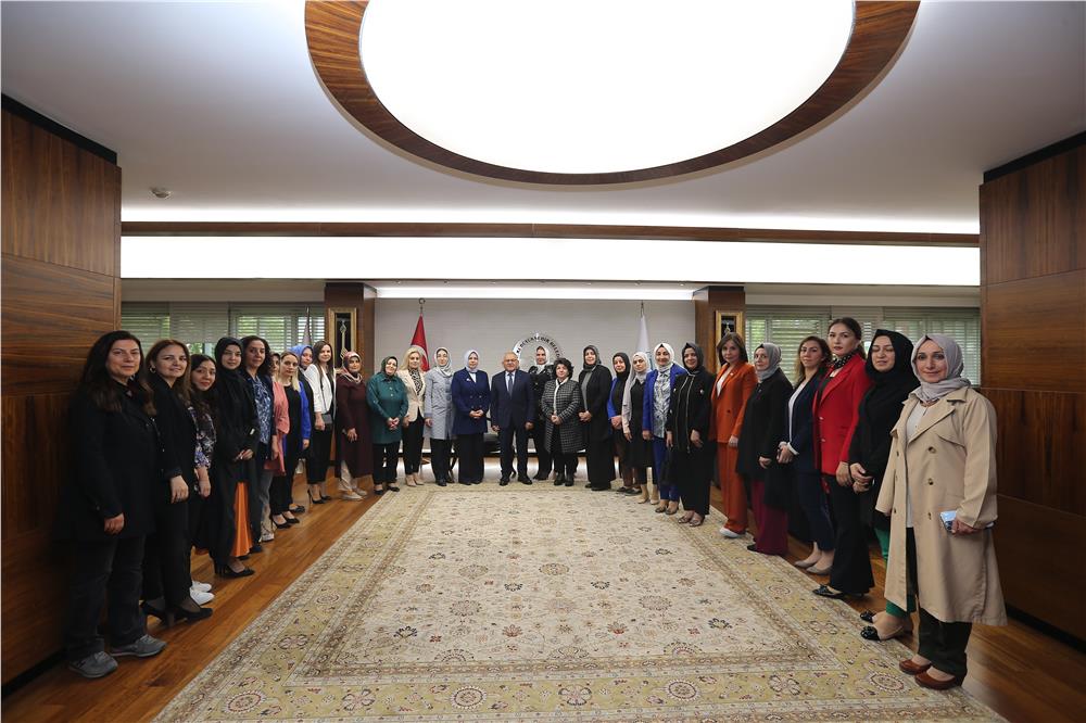 Başkan Büyükkılıç, AK Partili kadınları ağırladı
