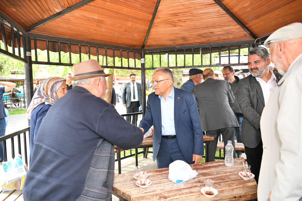 Başkan Büyükkılıç, Pınarbaşı sakinleriyle kucaklaştı