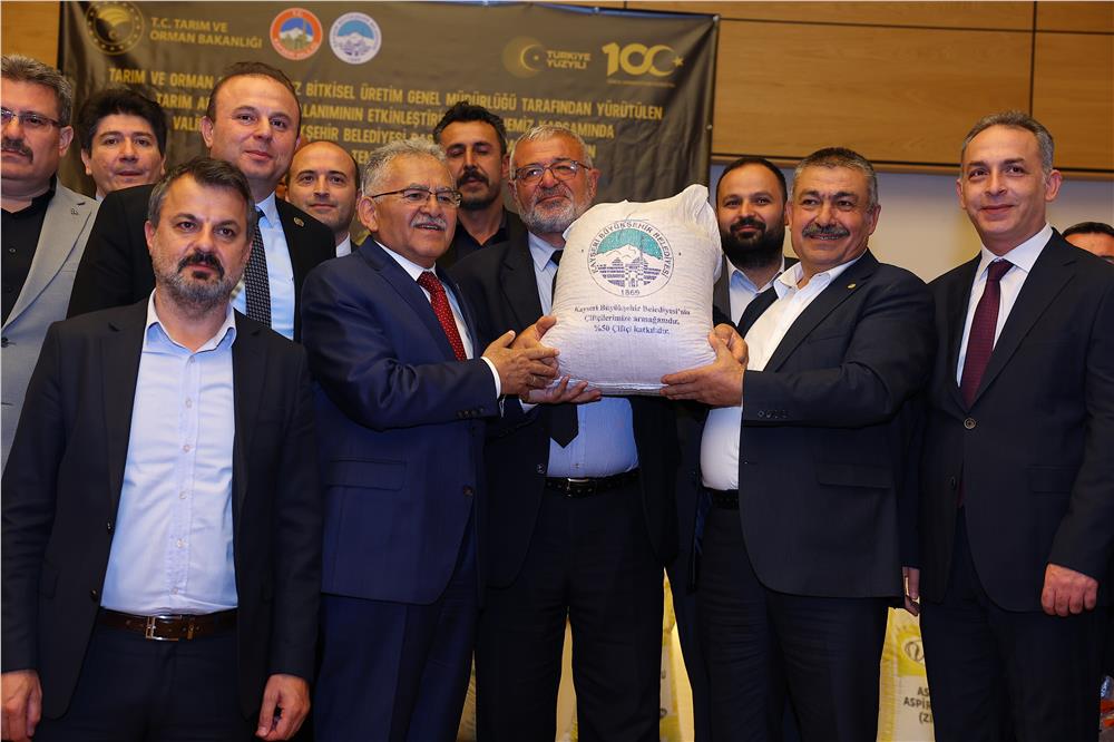 Büyükkılıç'tan üreten çiftçiye tohum desteği... Büyükkılıç'tan üreten çiftçiye tohum desteği...
