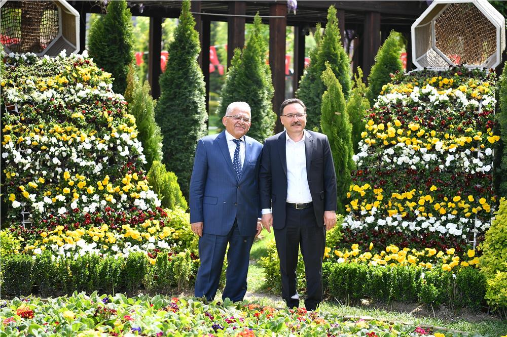 Vali Çiçek'ten Başkan Büyükkılıç'a 'hayırlı olsun' ziyareti
