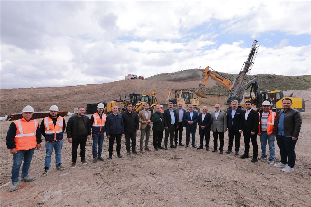 Başkan Büyükkılıç'tan yüksek hızlı tren incelemesi: Başkan Büyükkılıç'tan yüksek hızlı tren incelemesi: