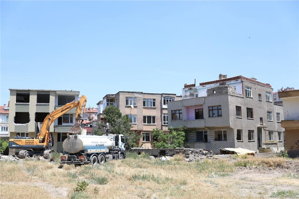 Aydınlıkevler'de kentsel dönüşüm başlıyor Aydınlıkevler'de kentsel dönüşüm başlıyor