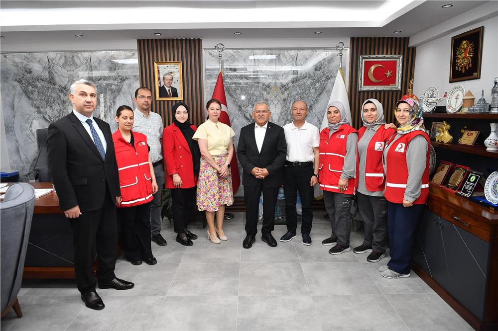 Büyükkılıç’tan Kızılay'a ‘156’ncı yıl’ ziyareti Büyükkılıç’tan Kızılay'a ‘156’ncı yıl’ ziyareti