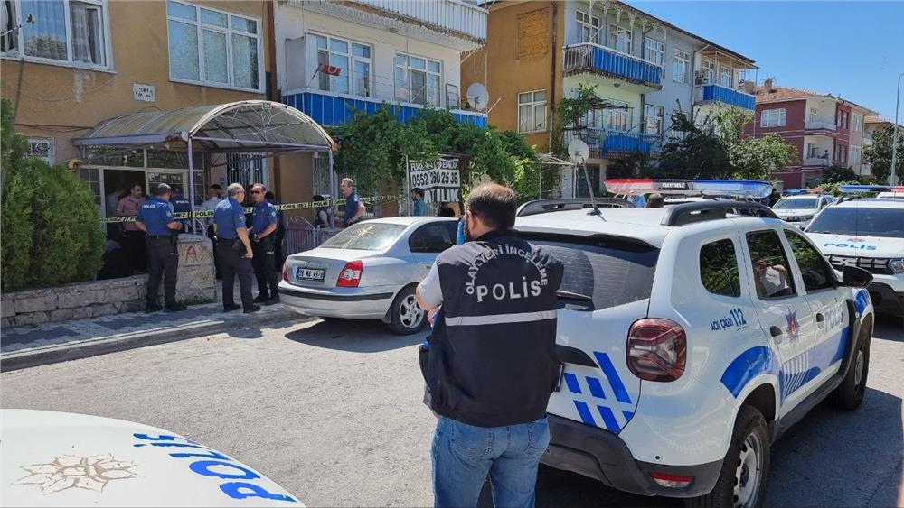 Kahvaltı sofrasında başından tabancayla vurulan şahıs ağır yaralandı Kahvaltı sofrasında başından tabancayla vurulan şahıs ağır yaralandı