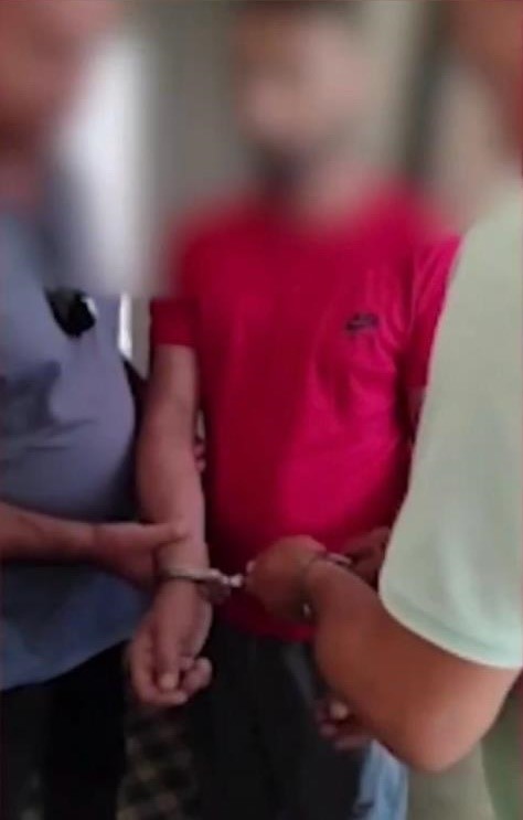 Aranan şahıs gardıropta yakalandı Aranan şahıs gardıropta yakalandı