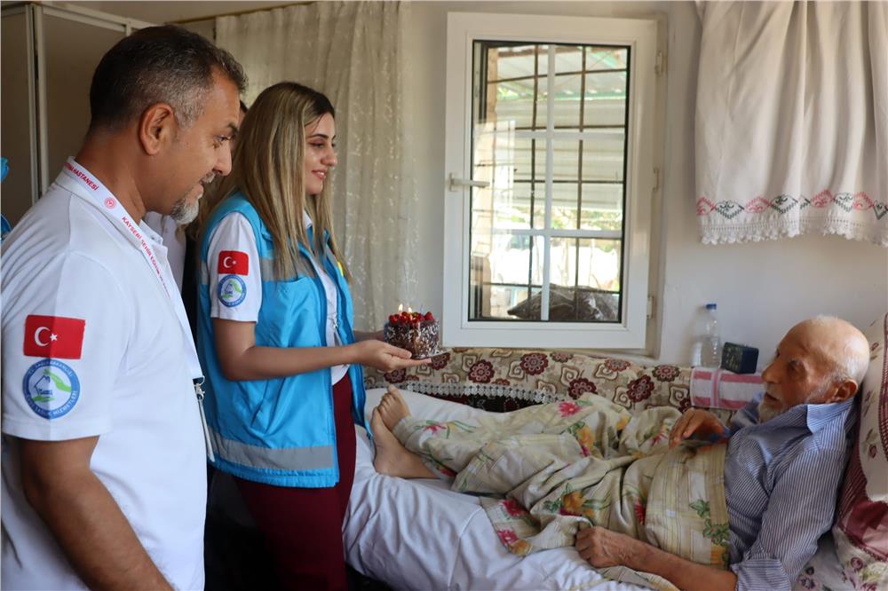 1 asırlık dedeye doğum günü sürprizi 1 asırlık dedeye doğum günü sürprizi