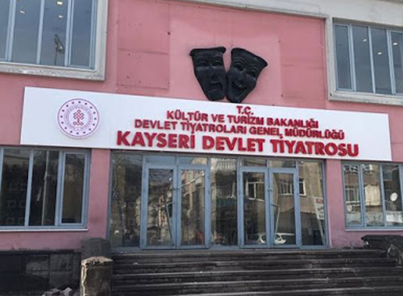 Kayserililer Tiyatroya Doyacak!