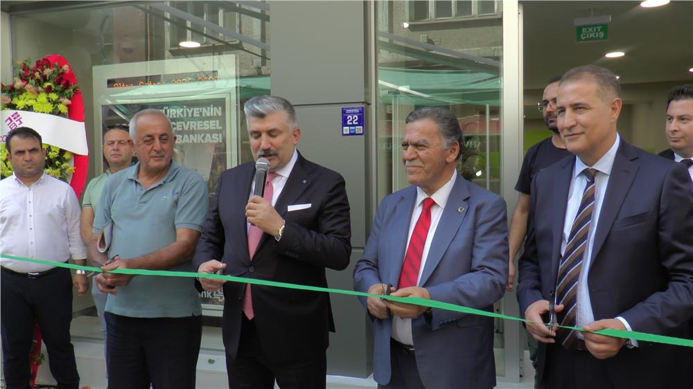 Şekerbank Kayseri Şubesi yeni binasına taşındı Şekerbank Kayseri Şubesi yeni binasına taşındı