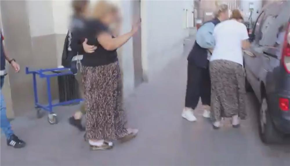 Suç makinesi kadın hırsızlar polisten kaçamadı Suç makinesi kadın hırsızlar polisten kaçamadı