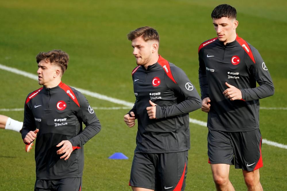 A Milli Futbol Takımı'nda Semih Kılıçsoy kadrodan çıkarıldı A Milli Futbol Takımı'nda Semih Kılıçsoy kadrodan çıkarıldı