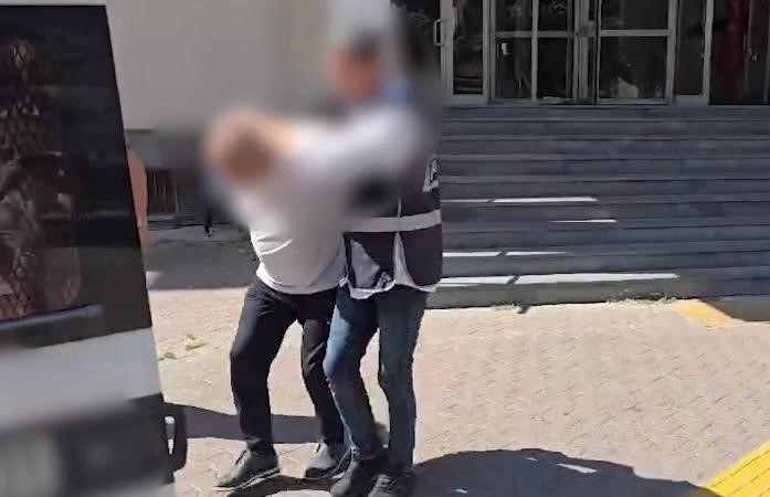 Başkasının kimlik numarasıyla polisten kaçmaya çalıştı, yakayı ele verdi Başkasının kimlik numarasıyla polisten kaçmaya çalıştı, yakayı ele verdi