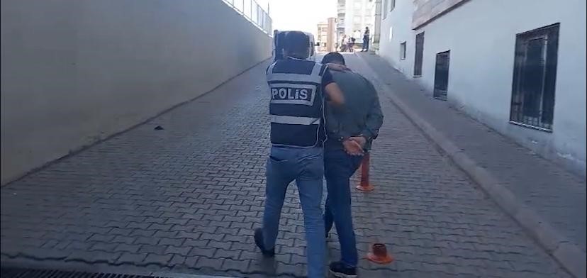 Kayseri’de 20 yıl kesinleşmiş hapsi bulunan şahıs yakalandı Kayseri’de 20 yıl kesinleşmiş hapsi bulunan şahıs yakalandı