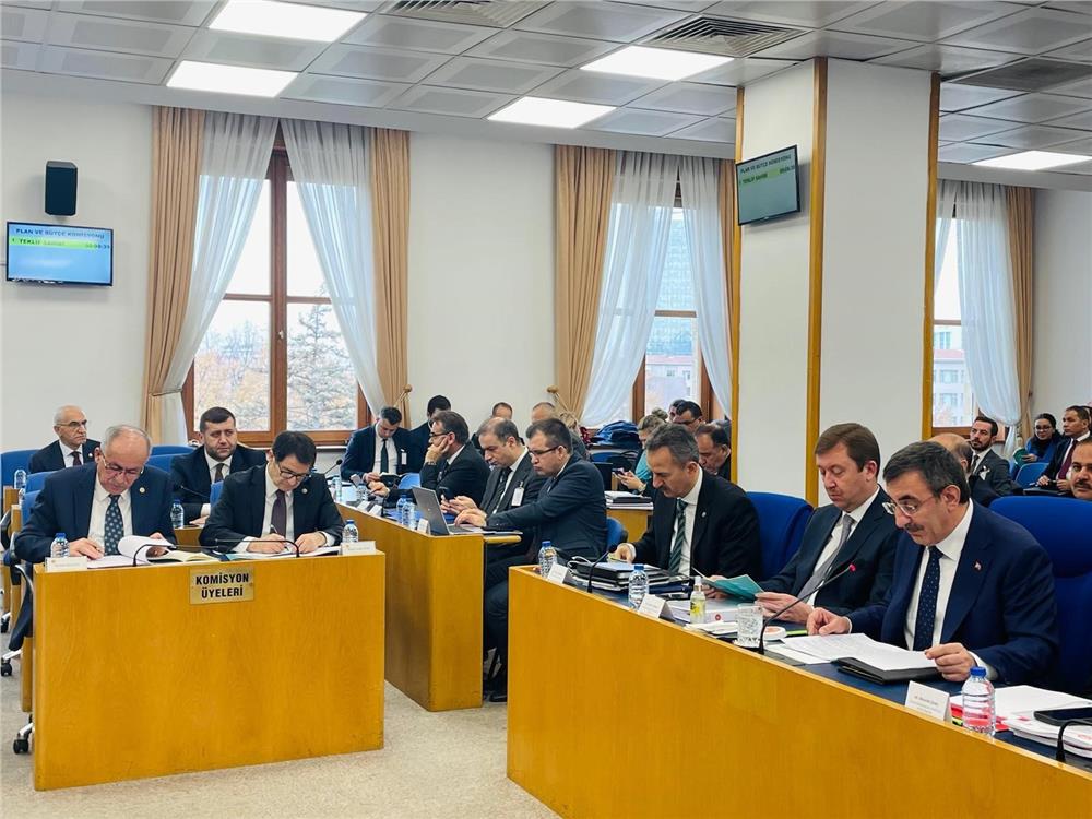 Ersoy'dan Erciyes Anadolu Holding'e övgü Ersoy'dan Erciyes Anadolu Holding'e övgü
