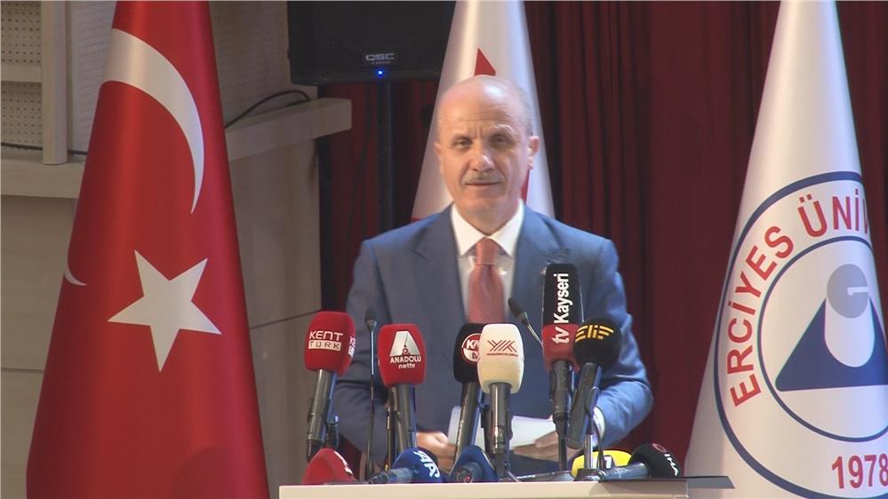 YÖK Başkanı Özvar: Erü öğrencileriyle buluştu YÖK Başkanı Özvar: Erü öğrencileriyle buluştu