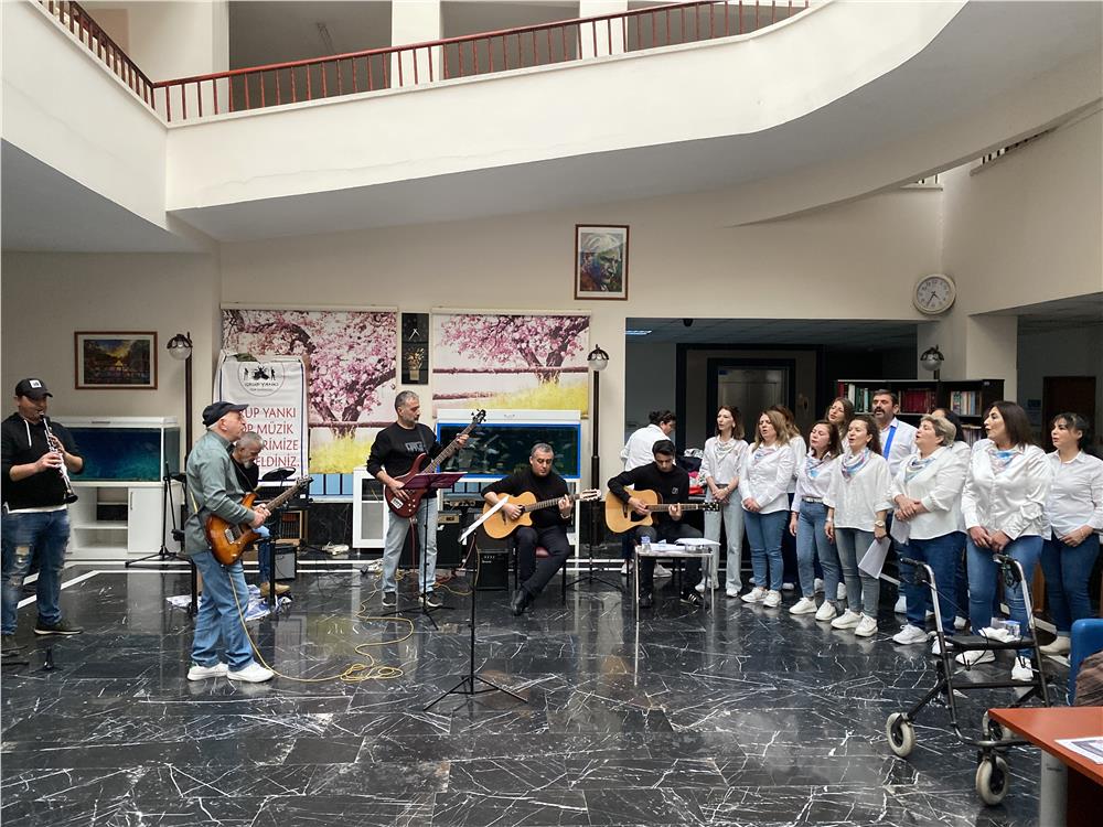 Huzurevi sakinlerine unutulmaz konser Huzurevi sakinlerine unutulmaz konser