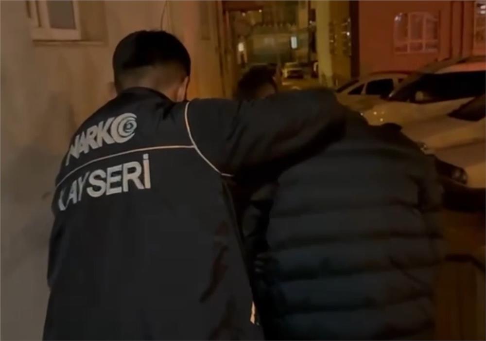 Uyuşturucu tacirleri kaçamadı Uyuşturucu tacirleri kaçamadı