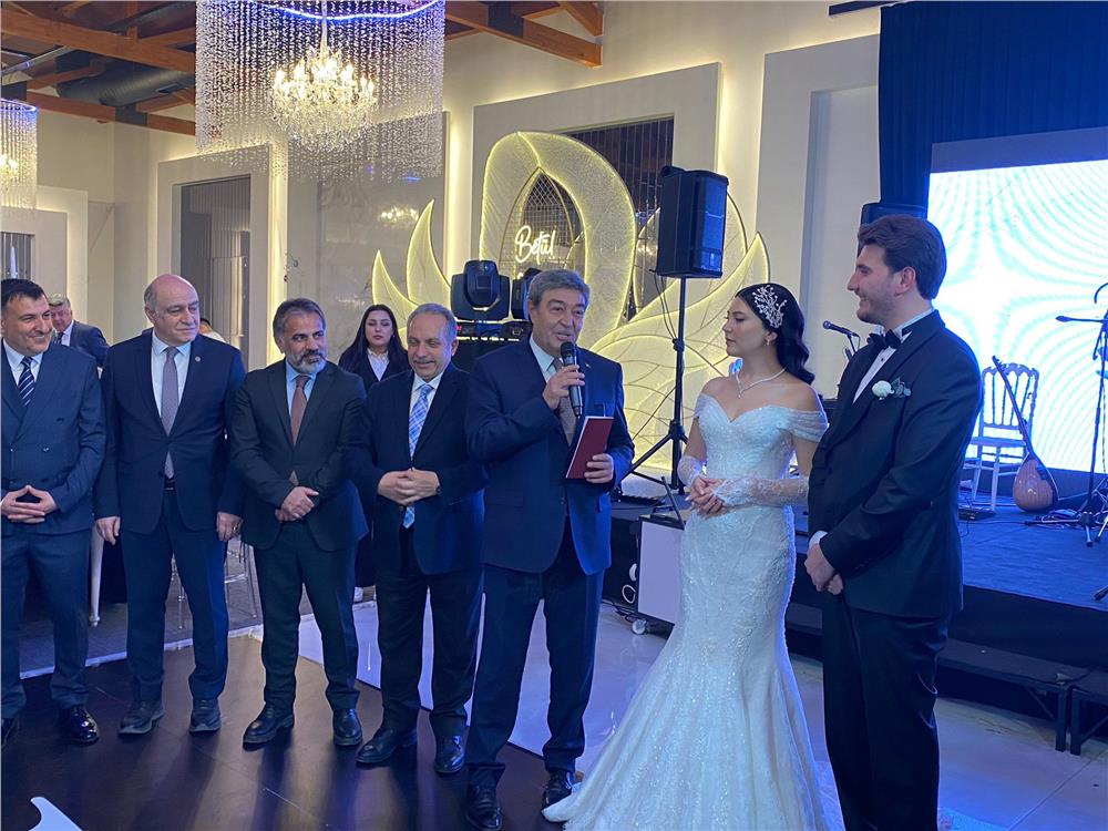 Aydemir Ailesinin Mutlu Günü