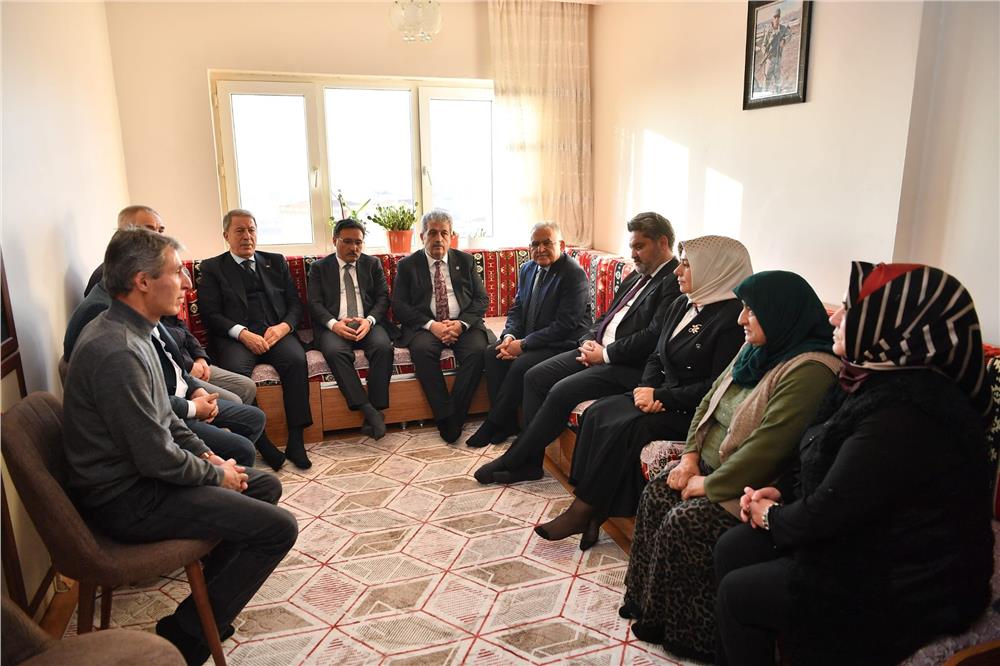 Kayseri protokolünden şehit ailelerine ziyaret Kayseri protokolünden şehit ailelerine ziyaret