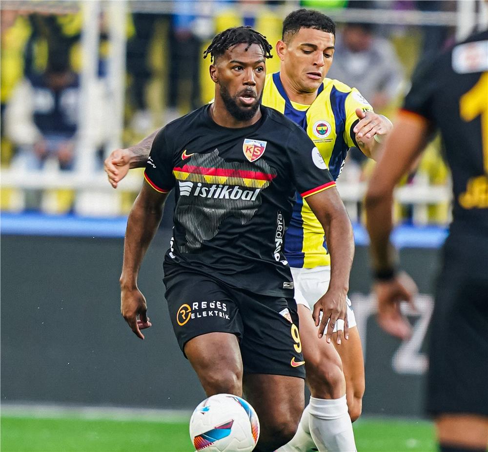 Duckens Nazon 7. golünü attı Duckens Nazon 7. golünü attı