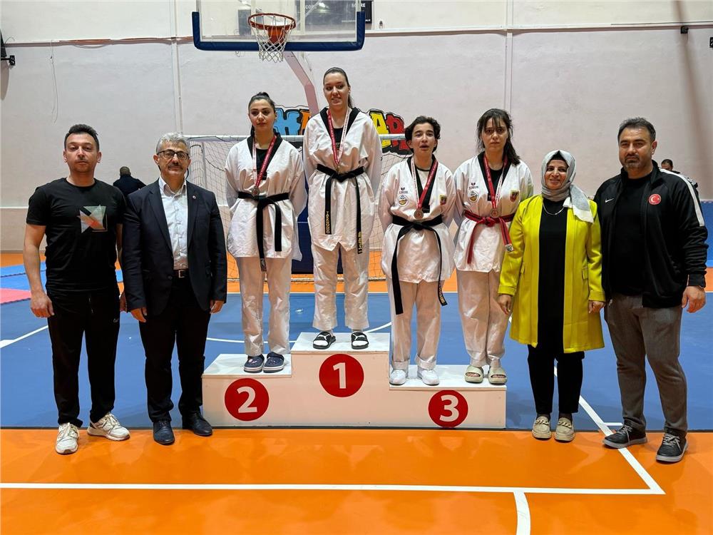 Kayseri Şampiyonası'na 20 kulüp 200'e yakın sporcu katıldı. Kayseri Şampiyonası'na 20 kulüp 200'e yakın sporcu katıldı.