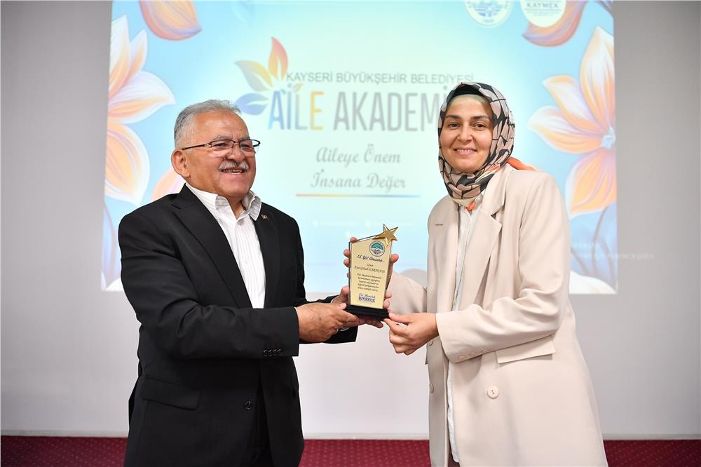 Başkan Büyükkılıç'tan Aile Akademisine ziyaret Başkan Büyükkılıç'tan Aile Akademisine ziyaret