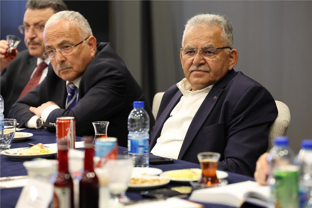 Büyükkılıç, AK Parti Yerel Yönetimler Toplantısı'na katıldı Büyükkılıç, AK Parti Yerel Yönetimler Toplantısı'na katıldı