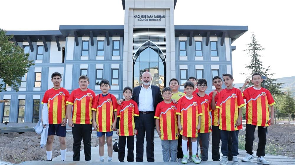 Çolakbayrakdar: Şehrimizin en eşsiz merkezi, 7'den 70'e herkesin vazgeçilmezi olacak Çolakbayrakdar: Şehrimizin en eşsiz merkezi, 7'den 70'e herkesin vazgeçilmezi olacak