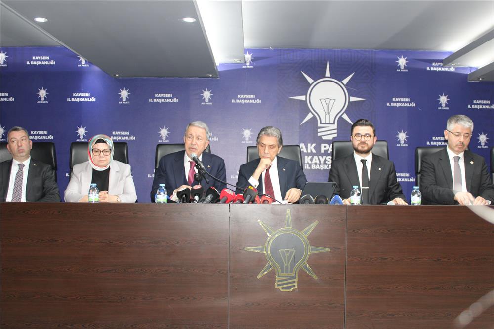 Demir: Bizim yerel yönetimler anlayışımız her şeyden önce saha belediyeciliğidir.
