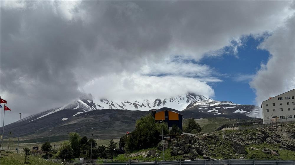 Erciyes’te görsel şölen Erciyes’te görsel şölen