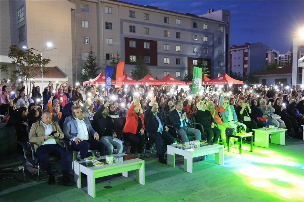 Grup Şantiye, bu kez de Gençlik Konseri’nde sahne aldı