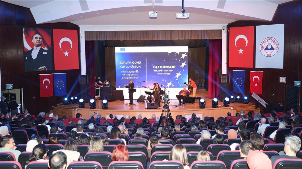 Kayseri'de 'Avrupa Günü' caz konseri ile kutlandı Kayseri'de 'Avrupa Günü' caz konseri ile kutlandı