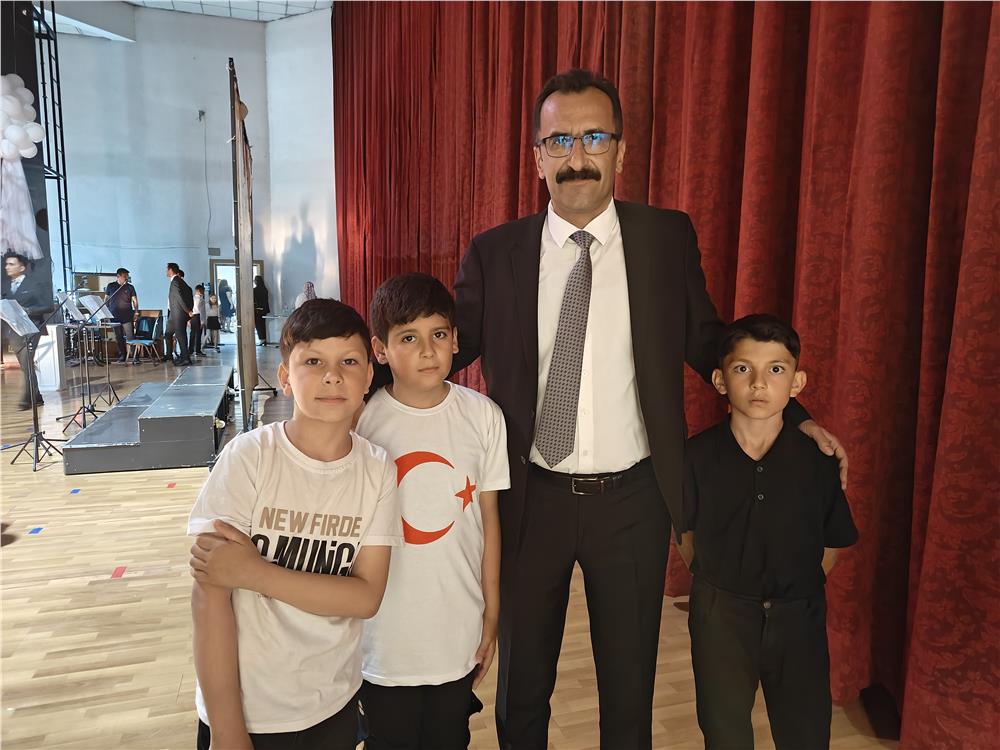 Minik öğrencilerden ‘kardeşlik’ vurgusu Minik öğrencilerden ‘kardeşlik’ vurgusu