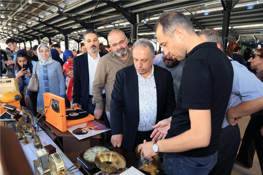 Talas'ın markası, antika pazarı ziyaretçilerini bekliyor Talas'ın markası, antika pazarı ziyaretçilerini bekliyor