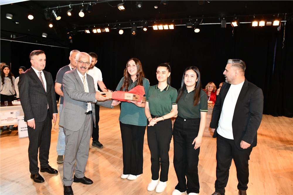 Tomarza Şehit Nazmi Kapucu Anadolu Lisesi il birincisi oldu