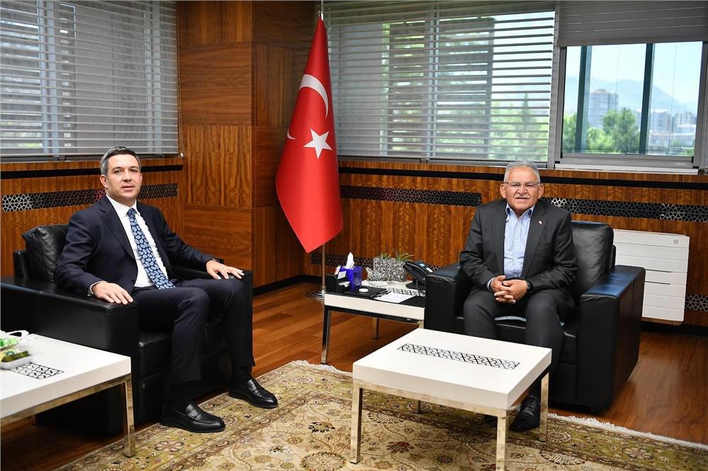 Başkan Büyükkılıç’a yoğun ziyaret trafiği: birlik, beraberlik ve dayanışma vurgusu Başkan Büyükkılıç’a yoğun ziyaret trafiği: birlik, beraberlik ve dayanışma vurgusu