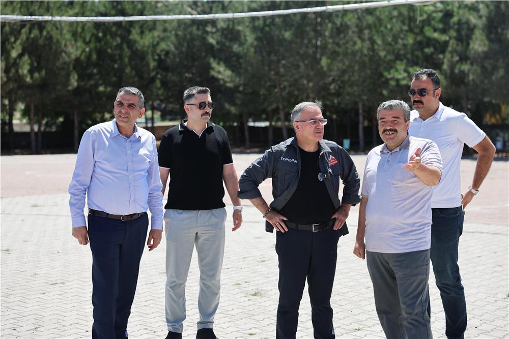 Başkan Özdoğan'dan eğitime kesintisiz destek Başkan Özdoğan'dan eğitime kesintisiz destek