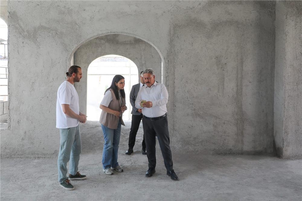 Başkan Palancıoğlu’ndan yapımı devam eden Hayrat Camii’nde inceleme Başkan Palancıoğlu’ndan yapımı devam eden Hayrat Camii’nde inceleme