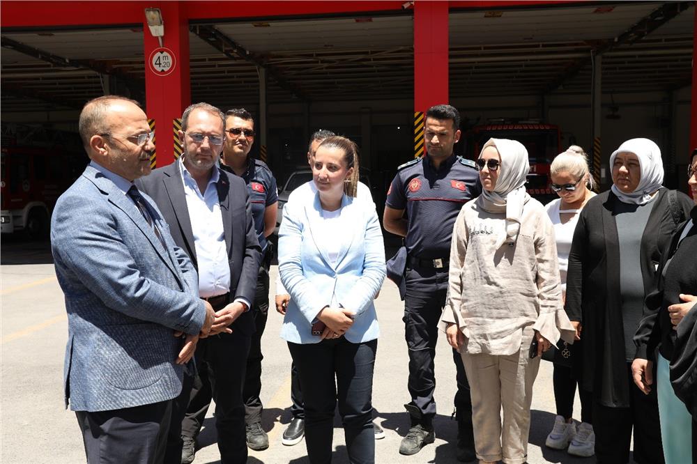 Büyükşehirin ‘Afet’ odaklı kurslarında katılım belgeleri sahiplerini buldu Büyükşehirin ‘Afet’ odaklı kurslarında katılım belgeleri sahiplerini buldu