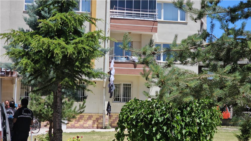 Çamaşır ipi hayat kurtardı Çamaşır ipi hayat kurtardı